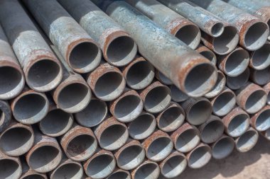 İnşaat malzeme deposunda çelik