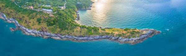 Promthep cape Phuket en popüler bakış açısı olduğunu. Çoğu turist her zaman günbatımı görmeye geldim
