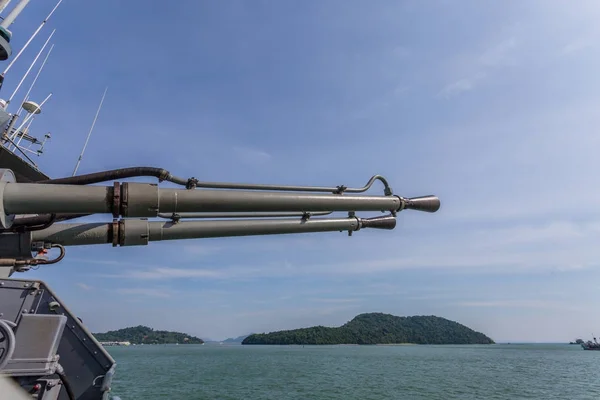 Ein Gewehr auf dem Schlachtschiff — Stockfoto