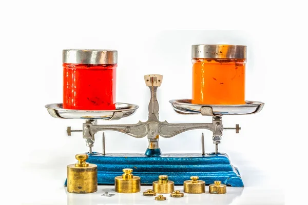 Color rojo y naranja de tinta de plastisol en la escala de peso —  Fotos de Stock