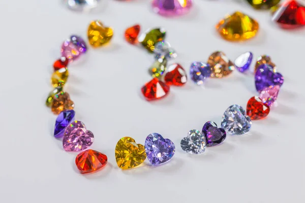 Coeur décoré de diamants colorés pour la Saint-Valentin — Photo