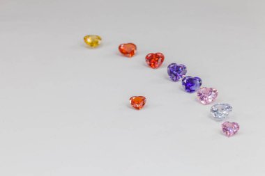 kalp şeklinde elmas takı