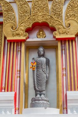 Güzel pagoda Patong Hill yüksek tepeler üzerinde Thepnimit tapınağı inşa. Phra ki Phanom.There mimarisinde inşa pagoda vardır yeşil yılan ve pagoda çevresinde mavi yılan heykelleri.