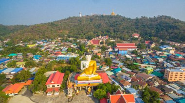Havadan görünümü Nakornsawan şehirde big Buddha
