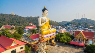 Havadan görünümü Nakornsawan şehirde big Buddha