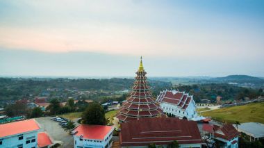 en büyük Guanyin heykelinin Çin Tapınağı wat Hyua Pla Kang ın kuzeyinde Tayland Chiang Rai.