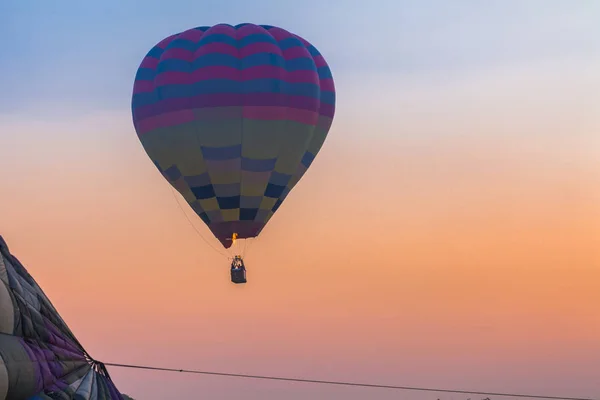 Mongolfiera Che Vola All Alba Sopra Parco Singha Chiang Rai — Foto Stock