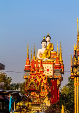 Chiang Rai Tayland kuzeyindeki Huay Shrykhao Tay tapınakta Hindu mimarisinde