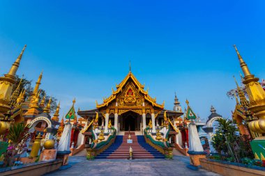 Chiang Rai Tayland kuzeyindeki Huay Shrykhao Tay tapınakta Hindu mimarisinde