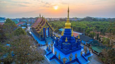 Chiang Rai mavi tapınak ya da Wat Rong Seua on Rong Suea ten Rimkok bölge Chiang Rai dışında birkaç kilometre içinde yer alır