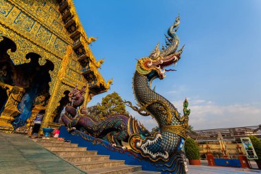 Chiang Rai mavi tapınak ya da Wat Rong Seua on Rong Suea ten Rimkok bölge Chiang Rai dışında birkaç kilometre içinde yer alır