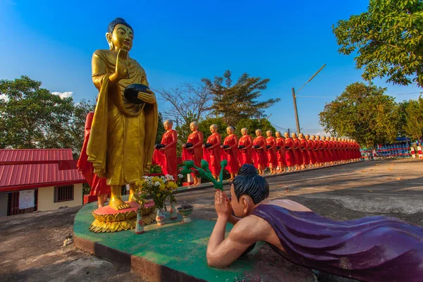 Estatua Buda Monjes Dando Limosna Por Mañana — Foto de Stock