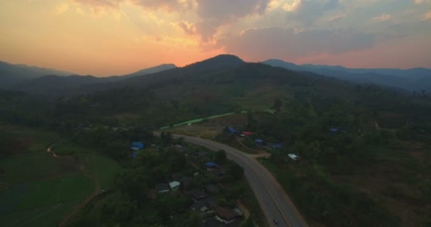 Areial Fotografi Solnedgången Över Vägen Över Höga Berg Chiang Mai — Stockvideo