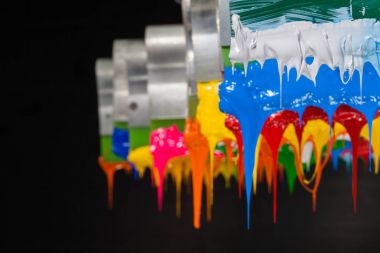 renkli yazıcı tanıtıcı başlangıç aşağı akan üzerinde plastisol mürekkep sopa 