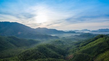 Phu Tathan vadide sis görmek için Phang Nga yeni bakış açısı üzerinde hava fotoğrafçılığı