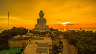 Phuket big Buddha arkasında güzel gün batımı