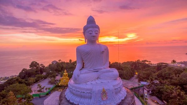 Gyönyörű naplemente mögött Phuket big Buddha — Stock Fotó