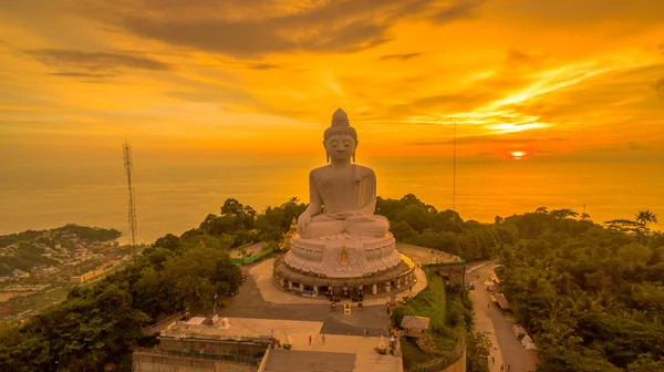 Gyönyörű naplemente mögött Phuket big Buddha — Stock Fotó
