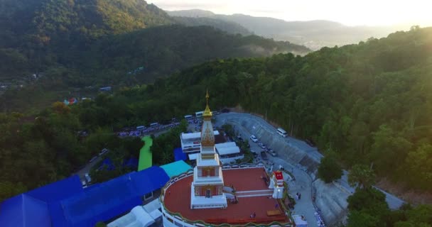 Vista Aérea Bela Phra Que Phanom Pagode Doi Thepnimith Templo — Vídeo de Stock