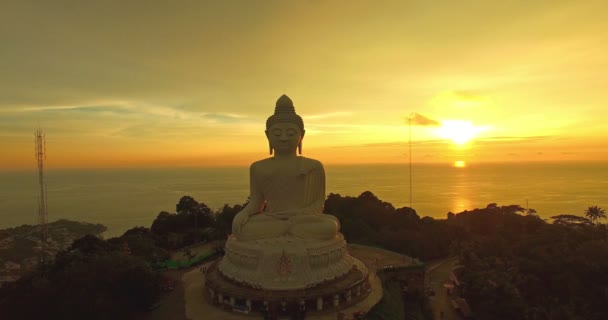 Αεροφωτογράφηση Πουκέτ Big Βούδα Άγαλμα Στο Ψηλό Βουνό Μεγάλος Βούδας — Αρχείο Βίντεο