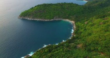 Pha Hin Dum Phuket en yüksek bakış açısı. 4 plajlar ilk saklı cennet beach, Kata Noi beach, Kata beach ve Karon beach görebilirsiniz