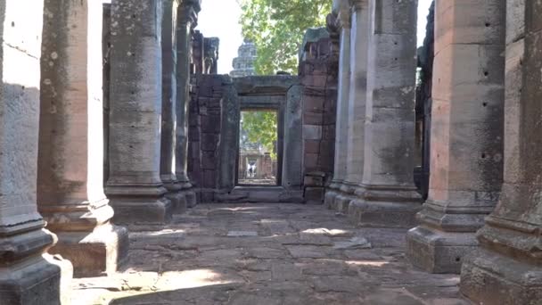 Kasteelpoort Zien Tot Aan Andere Kant Van Het Kasteel — Stockvideo