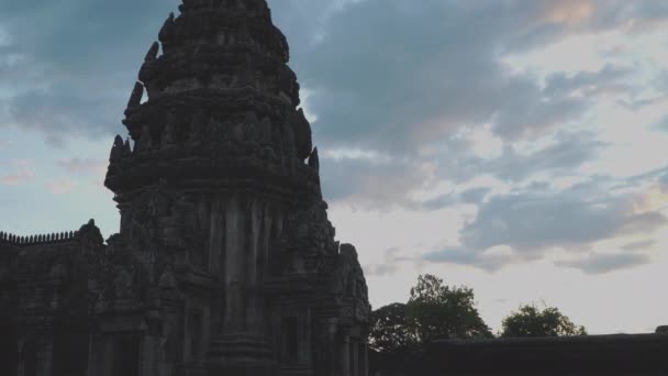 Top Prasat Hin Phimai Carved Various Gods — Stockvideo