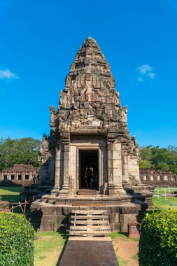 Phimai tarihi parkındaki güzel taş kale. Prasat Hin Phimai Nakhon Ratchasima Tayland 'daki antik Khmer Tapınağı.
