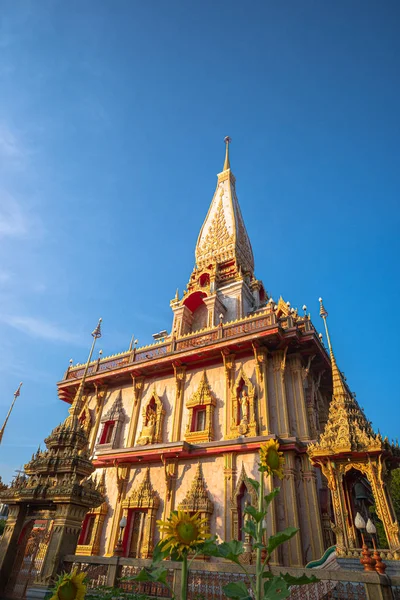 Chalong Pagoda Blue Sky Wat Chalong Largest Most Revered Phuket — Stock Photo, Image
