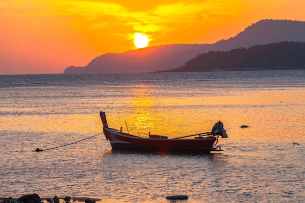 Krásný Zlatý Východ Slunce Nad Rybářské Lodě Rawai Moře Phuket — Stock fotografie