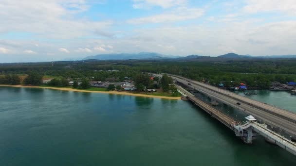 Flygfoto Sarasin Bron Förbinder Phang Nga Provinsen Till Phuket — Stockvideo