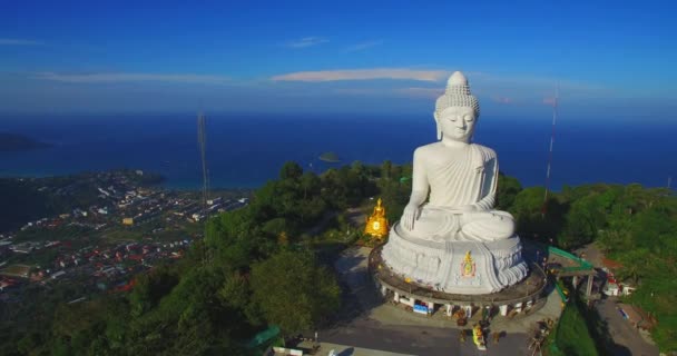 Luftaufnahmen Phuket Großer Buddha Blauem Himmel — Stockvideo