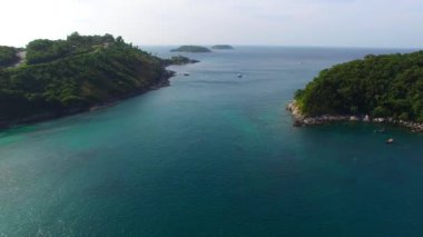 Nui Plajı. Promthep Burnu 'nun ortasında küçük bir sahil. 