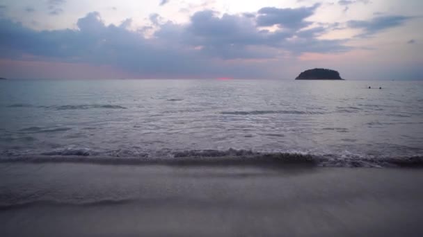 Coucher Soleil Doux Sur Plage Kata Phuket Thaïlande — Video