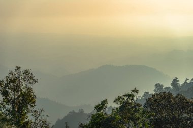 Tayland 'ın Khun Sathan Nan bölgesindeki dağ sırası.