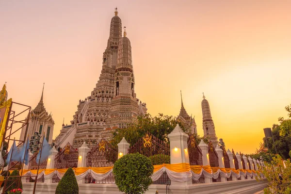 Grande Templo Iluminado Wat Arun Após Pôr Sol Visto Outro — Fotografia de Stock