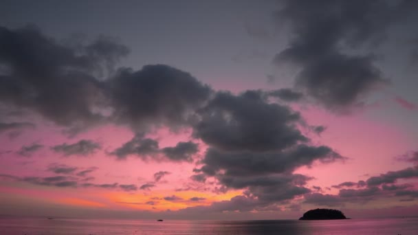 Cielo Con Puesta Sol Sobre Mar — Vídeo de stock