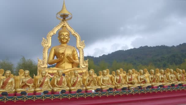 Posągi Buddy Buddyjskim Parku Pamięci Makha Bucha — Wideo stockowe