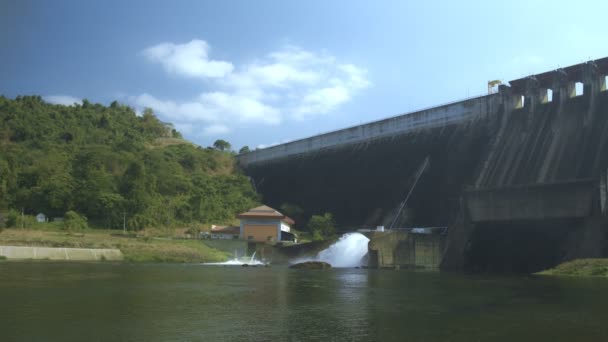 Khun Dan Dam Είναι Ένα Νέο Τουριστικό Αξιοθέατο Της Nakhon — Αρχείο Βίντεο