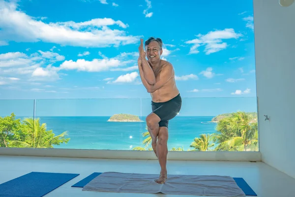 Exercising at home with yoga For the body to be able to fight against illness And being immune virus Covid 1