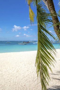 Beyaz sahil yolu, Boracay Adası, Filipinler.