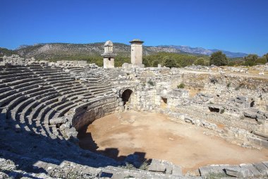 Xanthos antik kenti sembolik lahit ve tiyatro, Antalya, Türkiye.