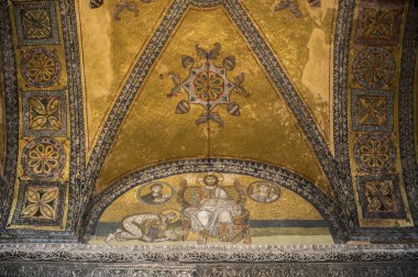 Ayasofya içinde İstanbul 'un en büyük bazilikasının tarihi mimarisi.