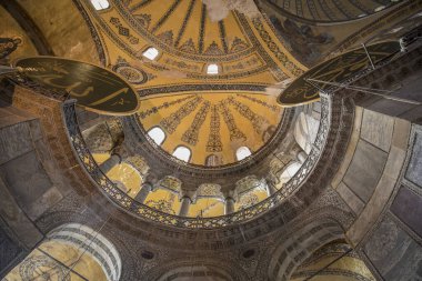 Ayasofya içinde İstanbul 'un en büyük bazilikasının tarihi mimarisi.