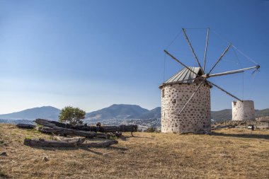 Türkiye 'de yüksek tepenin Bodrum' unda yer alan eski yel değirmenleri.
