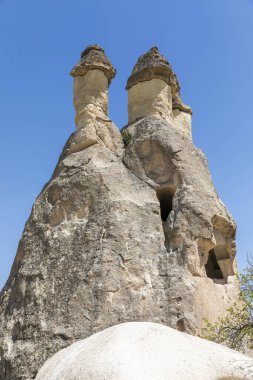  Hindi Kapadokya Simon Pasabaglari adı altında vadideki diğer doğal volkanik oluşumlar.