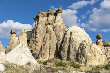 Türkiye 'nin Kapadokya, Nevsehir, Türkiye' de volkanik tufa oluşumları.