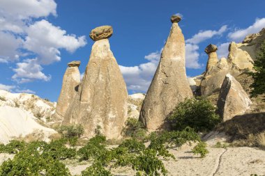 Türkiye 'nin Kapadokya, Nevsehir, Türkiye' de volkanik tufa oluşumları.