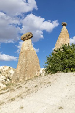 Türkiye 'nin Kapadokya, Nevsehir, Türkiye' de volkanik tufa oluşumları.