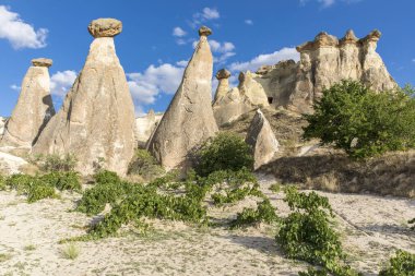 Türkiye 'nin Kapadokya, Nevsehir, Türkiye' de volkanik tufa oluşumları.